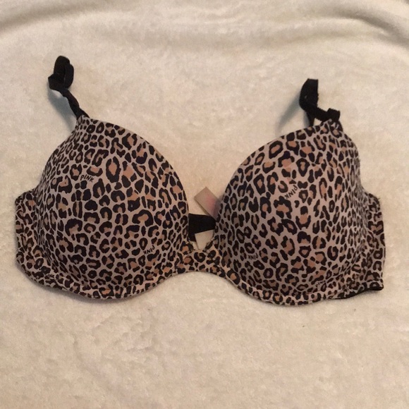 PINK Victoria's Secret Other - VS Pink cheetah print t-shirt bra